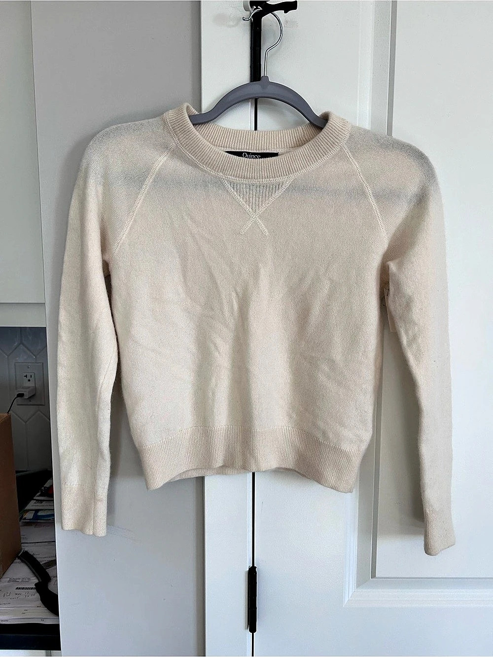 Quince 100% Cashmere Cream Crewneck Sweater Raglan V-Stitch Quiet Luxury Chic